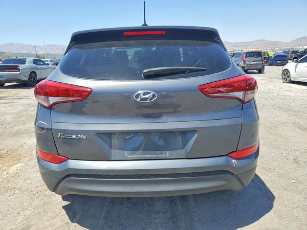 2017 HYUNDAI TUCSON SE (no options)