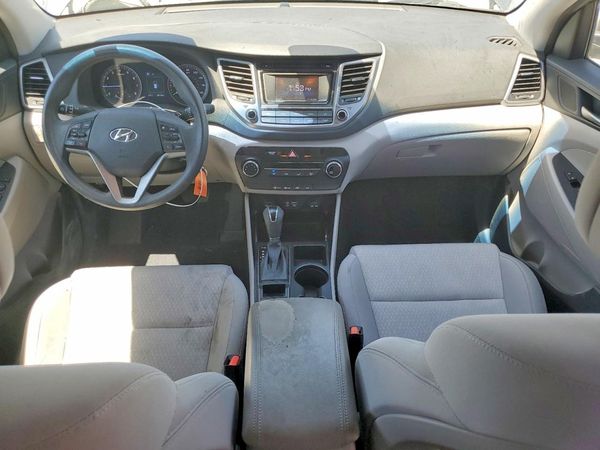 2017 HYUNDAI TUCSON SE (no options)