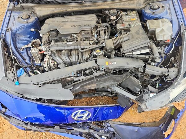 2023 HYUNDAI ELANTRA SEL — Engine bay
