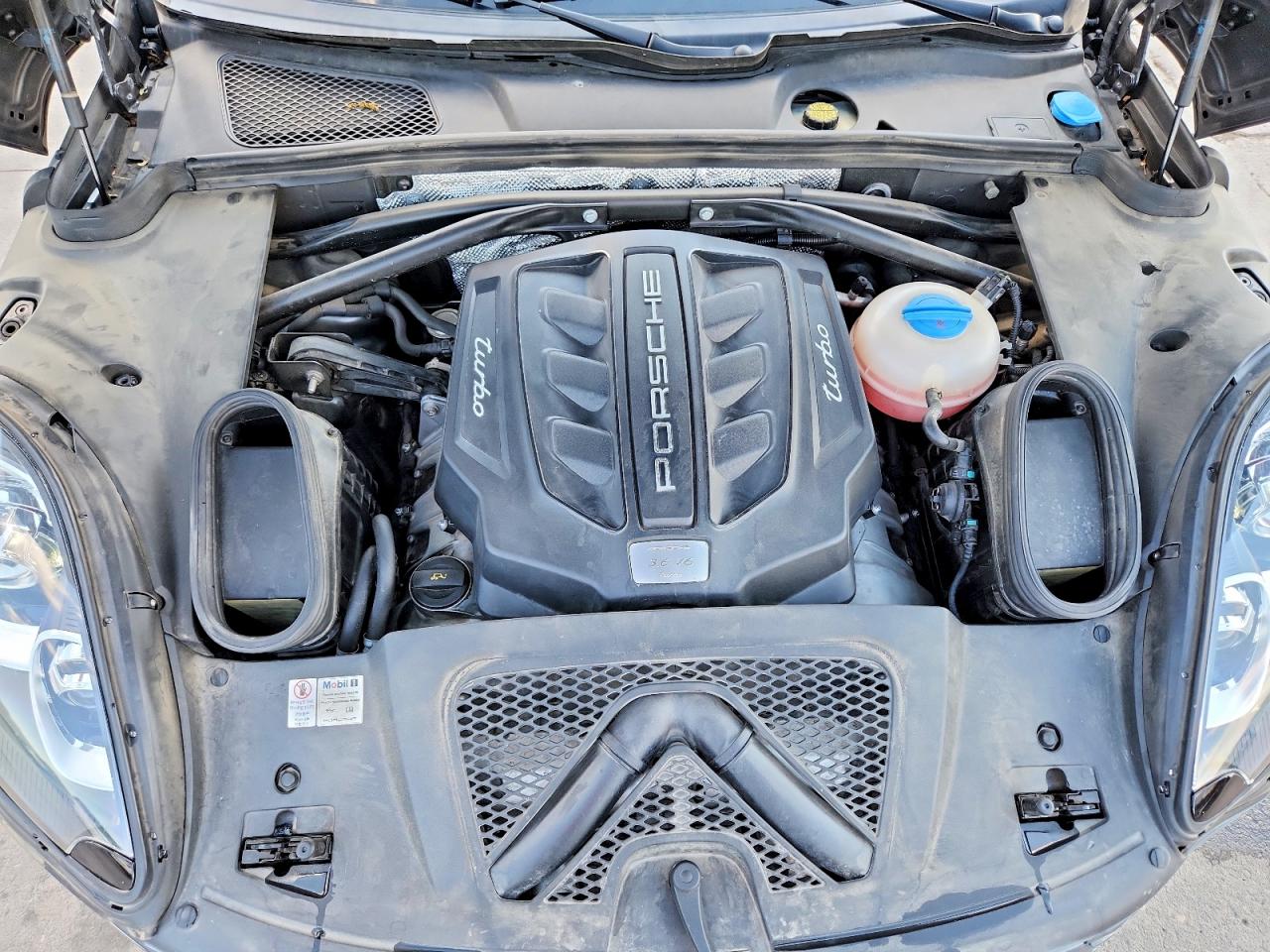 2015 PORSCHE MACAN