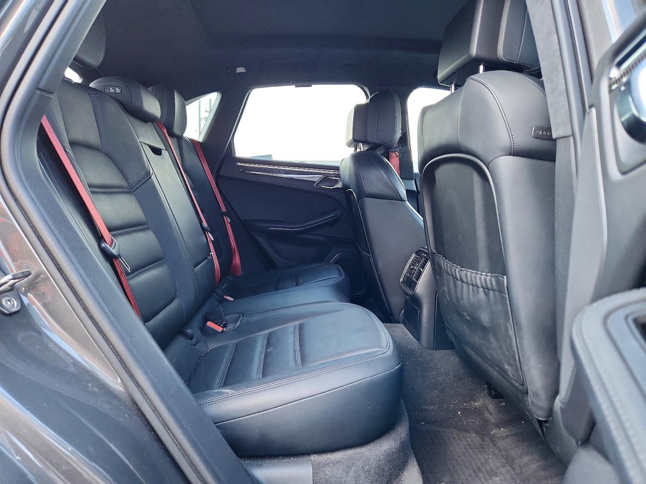 2015 PORSCHE MACAN