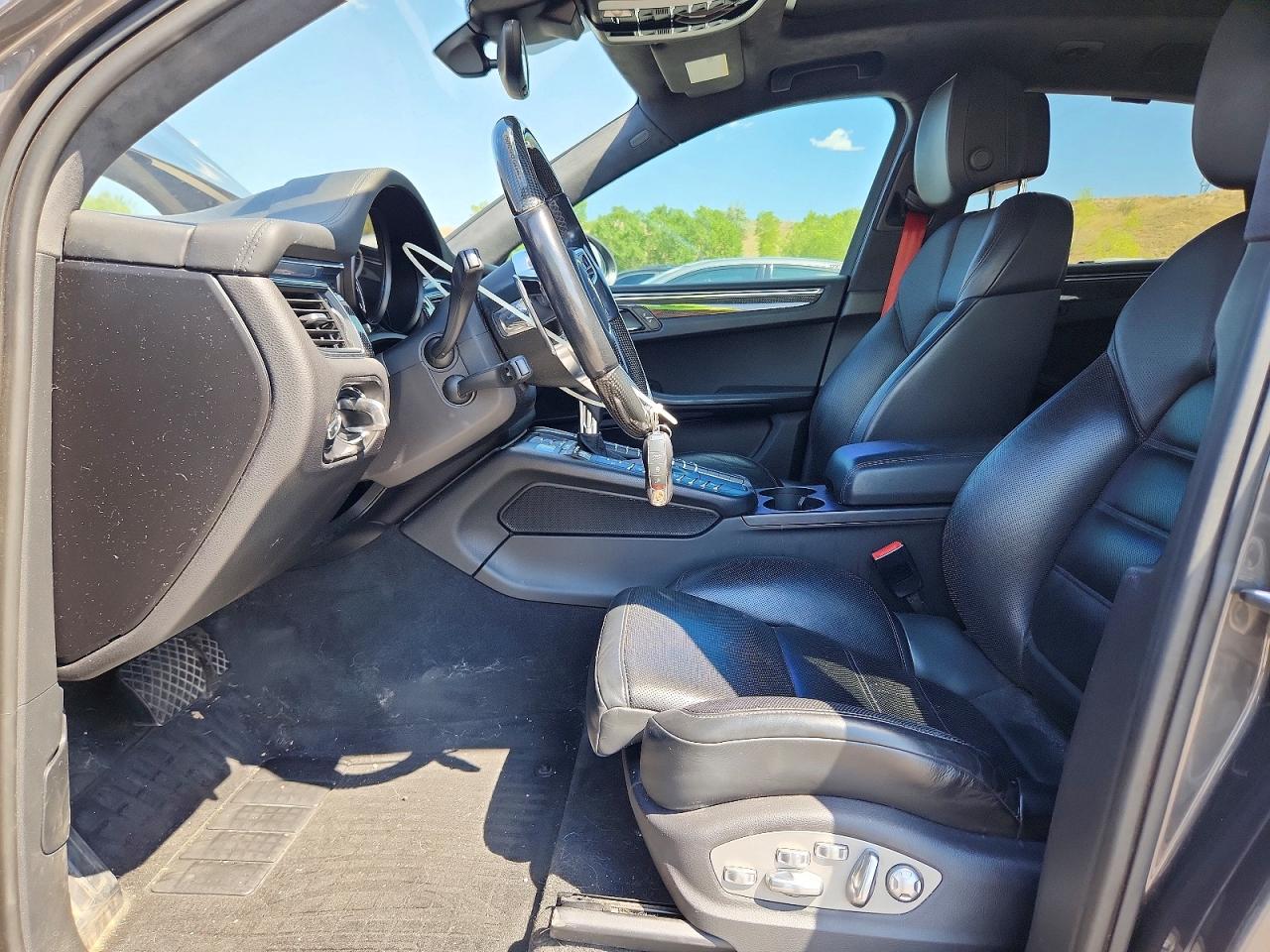 2015 PORSCHE MACAN