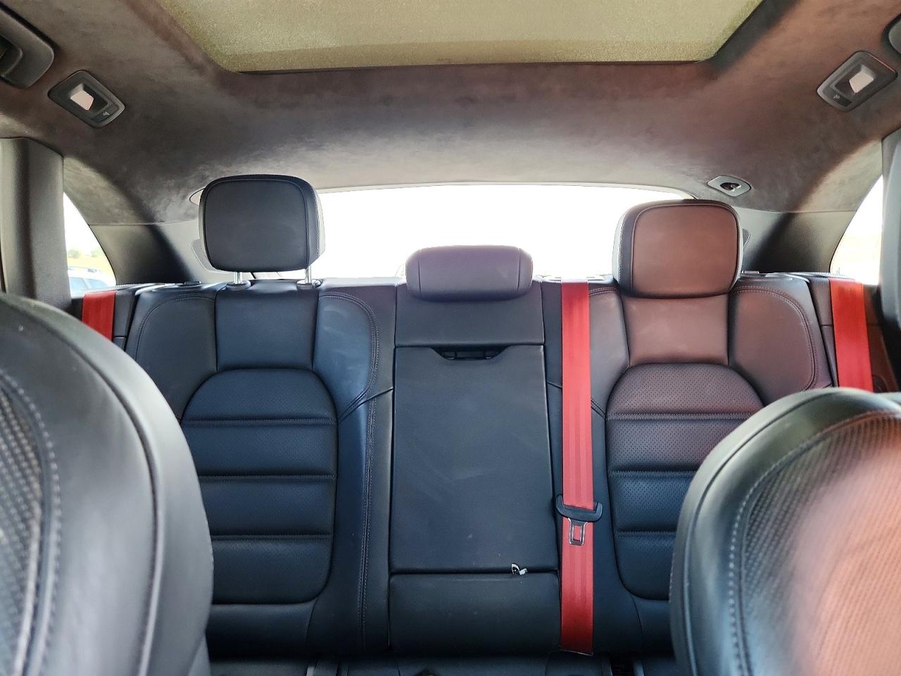 2015 PORSCHE MACAN