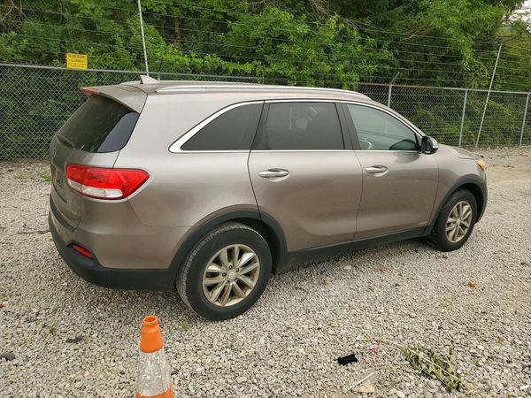 2016 KIA SORENTO L / LX