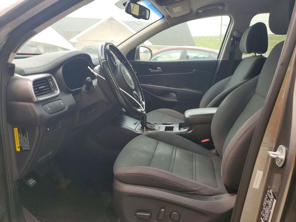 2016 KIA SORENTO L / LX