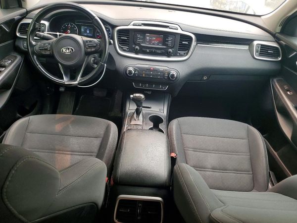 2016 KIA SORENTO L / LX