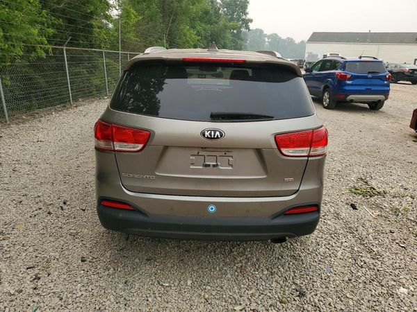 2016 KIA SORENTO L / LX