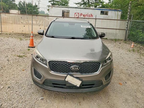 2016 KIA SORENTO L / LX