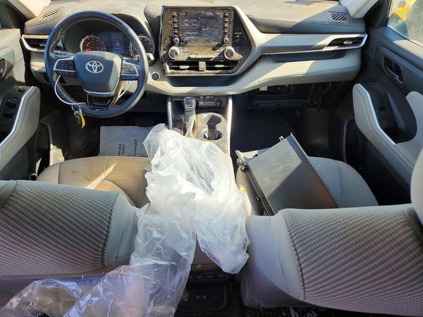 2021 TOYOTA HIGHLANDER LE