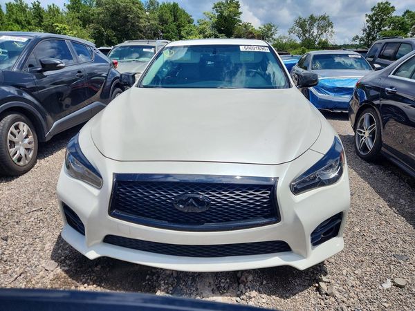 2016 INFINITI Q50