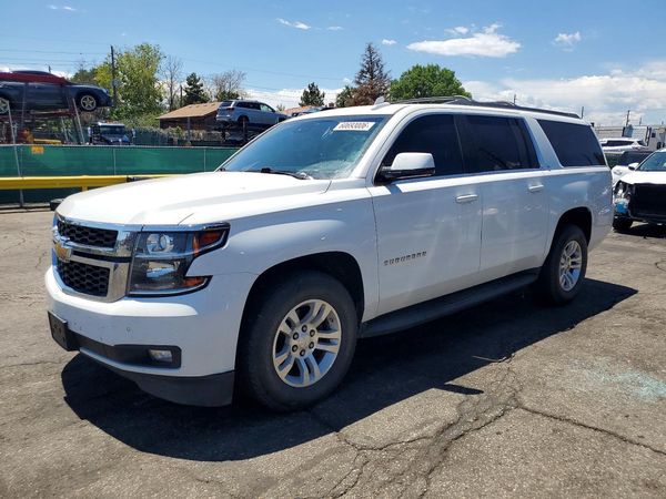 2017 CHEVROLET SUBURBAN LT — Front 3/4