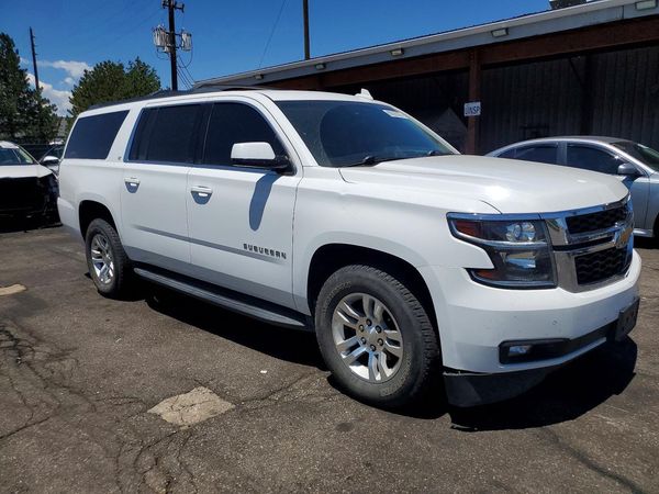 2017 CHEVROLET SUBURBAN LT — Passenger 3/4