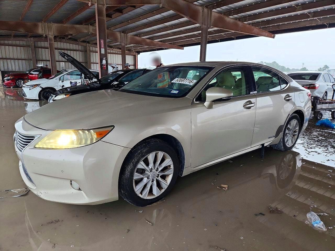 2013 LEXUS ES 300h