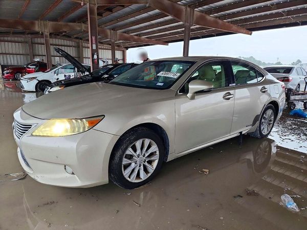 2013 LEXUS ES 300h