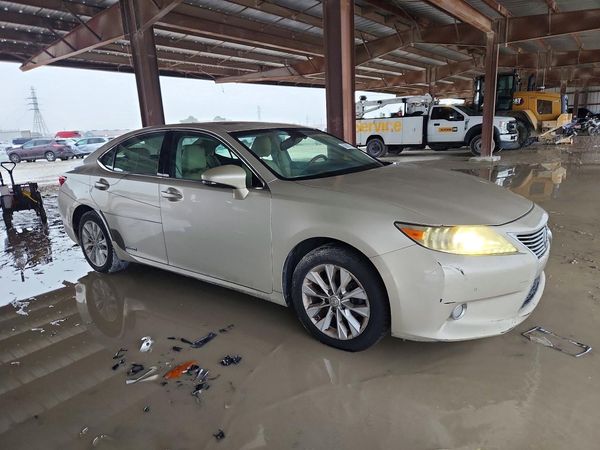 2013 LEXUS ES 300h