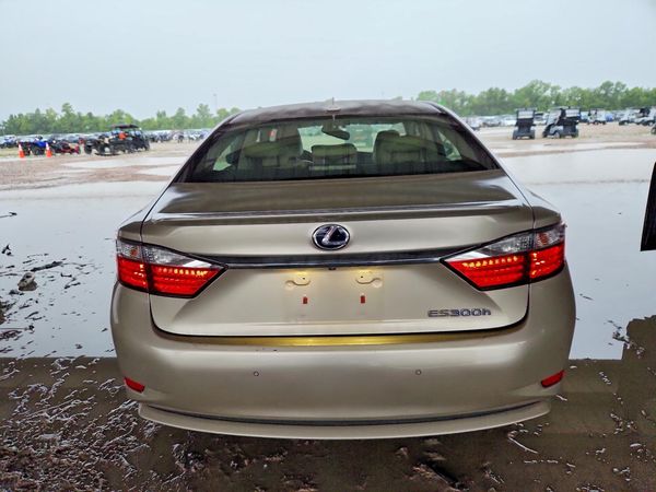 2013 LEXUS ES 300h
