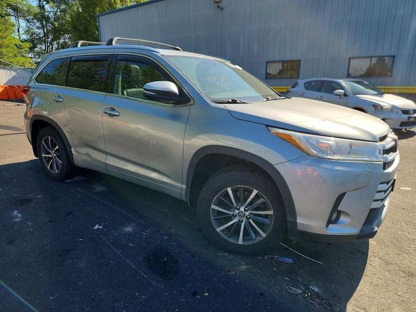2017 TOYOTA HIGHLANDER SE/XLE