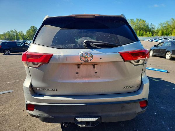 2017 TOYOTA HIGHLANDER SE/XLE