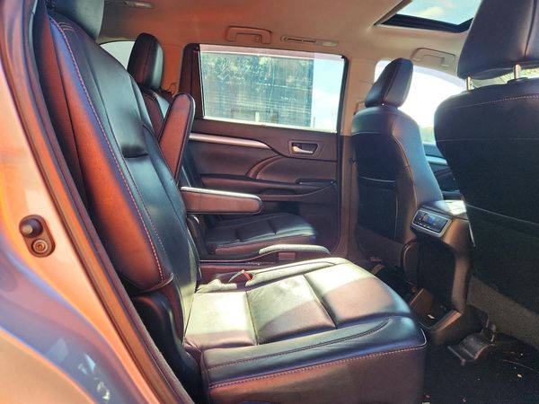 2017 TOYOTA HIGHLANDER SE/XLE