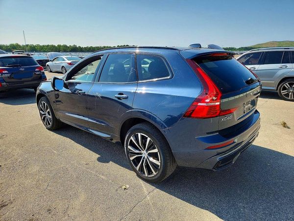 2024 VOLVO XC60 Plus Dark
