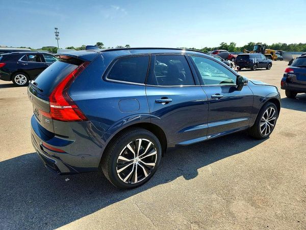 2024 VOLVO XC60 Plus Dark