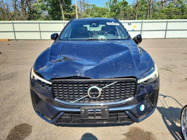 2024 VOLVO XC60 Plus Dark