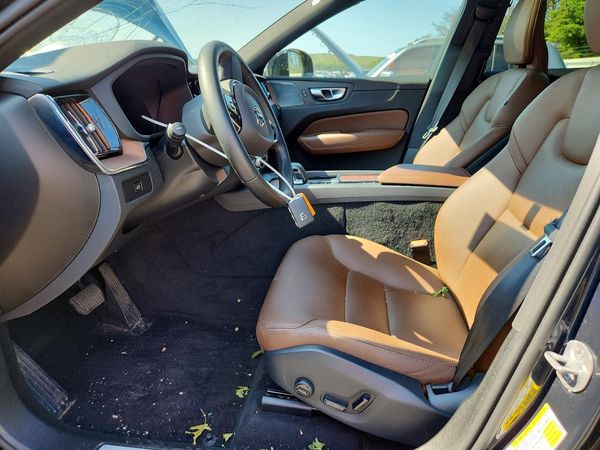 2024 VOLVO XC60 Plus Dark