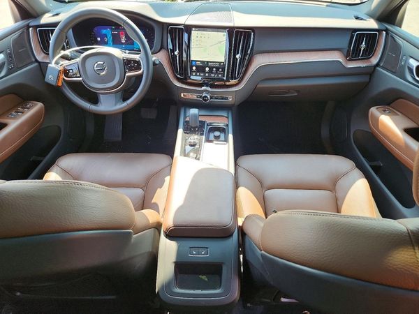 2024 VOLVO XC60 Plus Dark