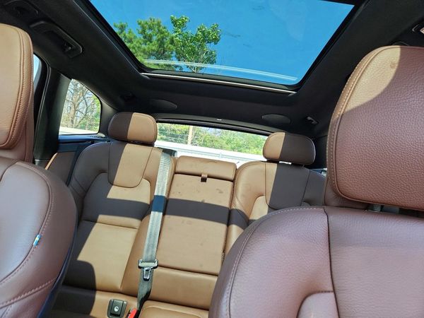 2024 VOLVO XC60 Plus Dark