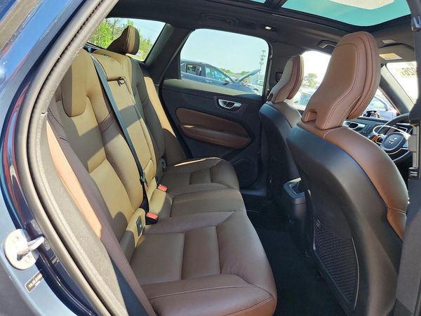 2024 VOLVO XC60 Plus Dark