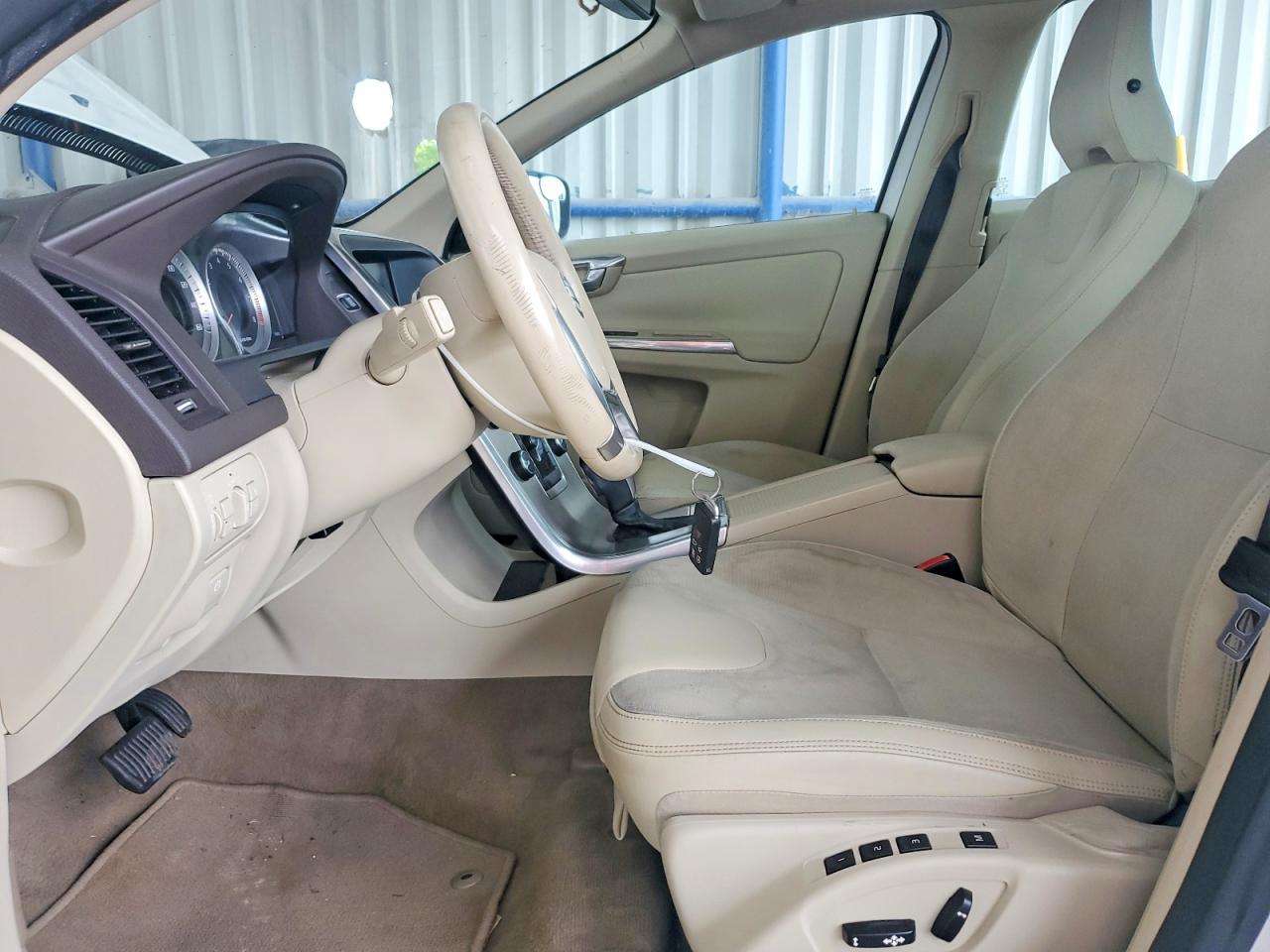 2013 VOLVO XC60