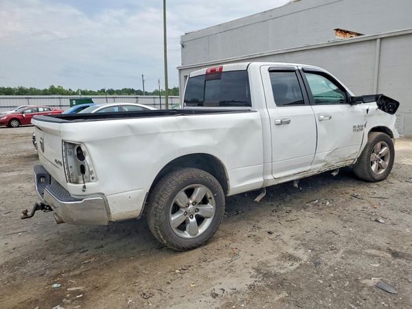 2015 RAM 1500 SLT