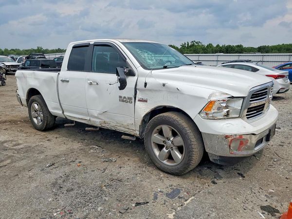 2015 RAM 1500 SLT