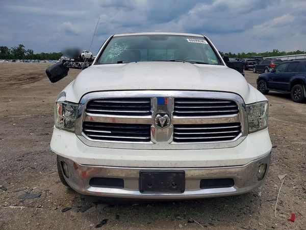 2015 RAM 1500 SLT