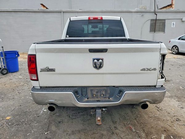 2015 RAM 1500 SLT