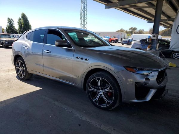 2019 MASERATI LEVANTE Sport