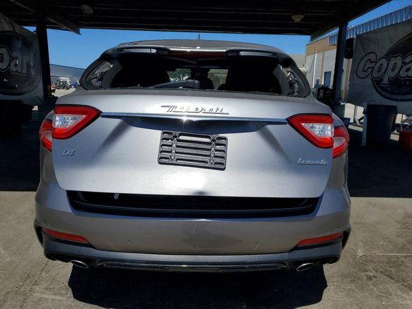 2019 MASERATI LEVANTE Sport