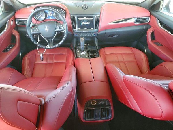2019 MASERATI LEVANTE Sport