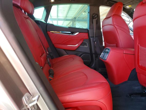 2019 MASERATI LEVANTE Sport