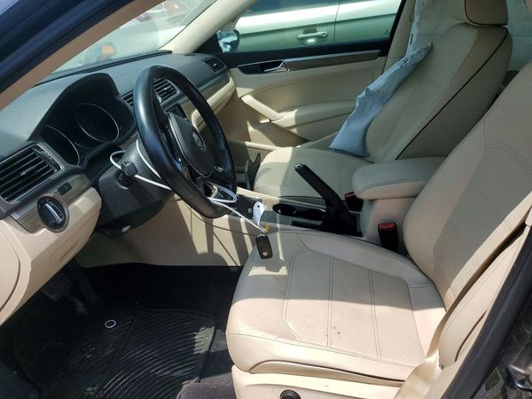 2017 VOLKSWAGEN PASSAT SE