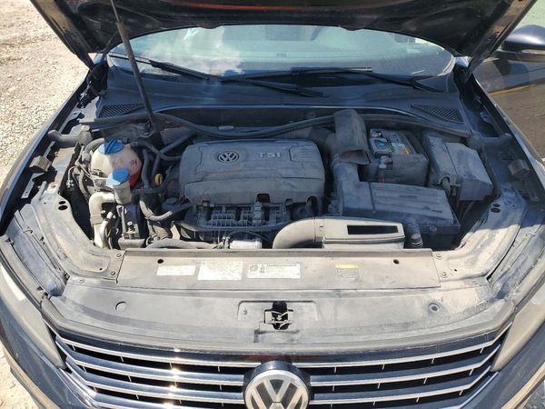 2017 VOLKSWAGEN PASSAT SE