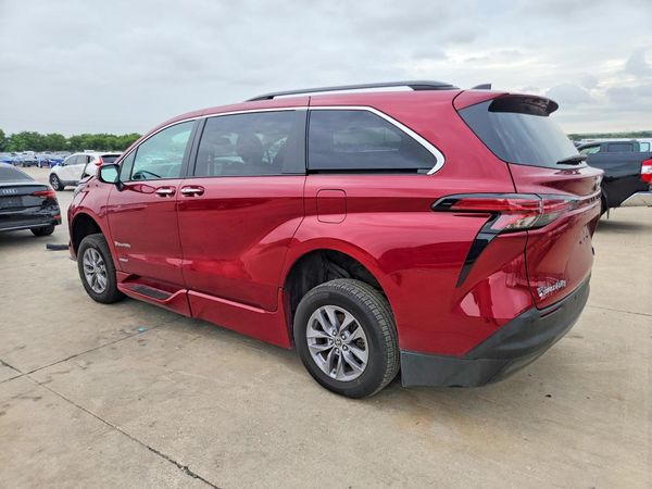 2021 TOYOTA SIENNA