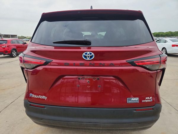 2021 TOYOTA SIENNA