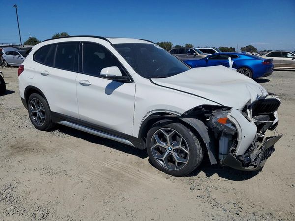 2017 BMW X1 sDrive28i — Passenger 3/4