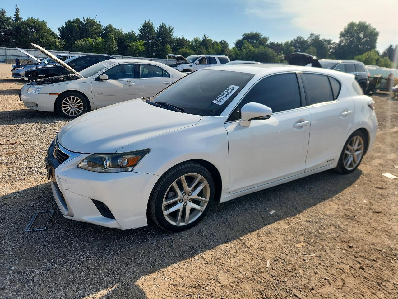 2014 LEXUS CT 200h — Front 3/4
