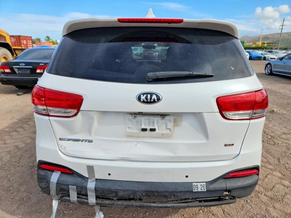 2017 KIA SORENTO L, LX