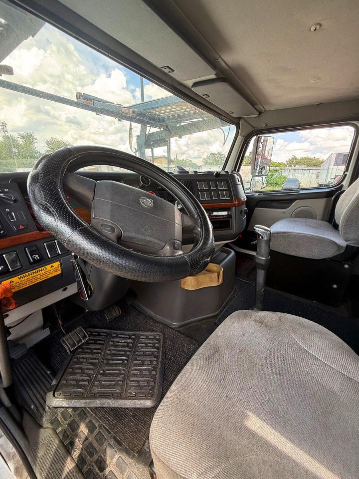 2012 VOLVO VAH