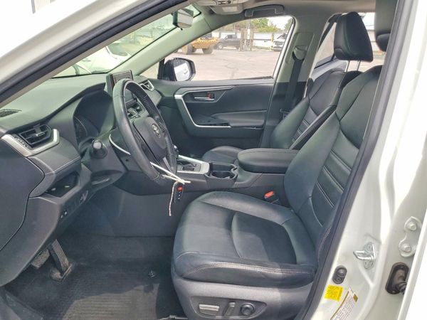 2019 TOYOTA RAV4 XLE Premium