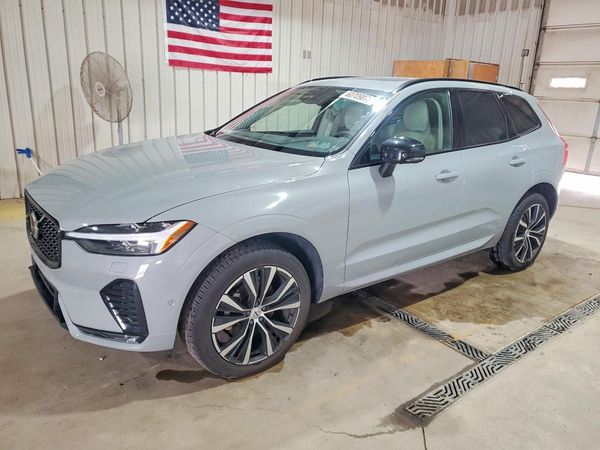 2025 VOLVO XC60 Plus Dark