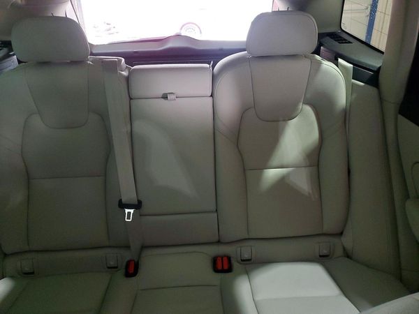 2025 VOLVO XC60 Plus Dark